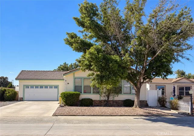 Manufactured home for sale at 22241 Nisqually Rd #19, Apple Valley, CA 92308 | MLS# HD26193895
