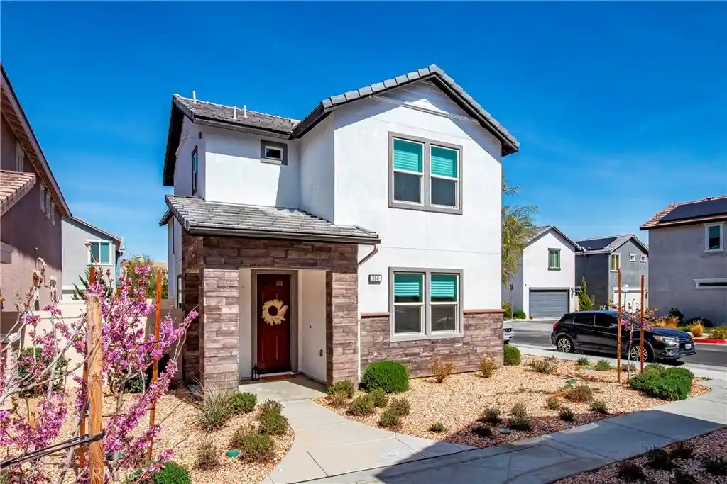 Listing Photo 1 - Condo for sale in 260 Summerville Ln located at 260 Summerville Ln, Palmdale, CA 93551 - Unit 260 Summerville Ln