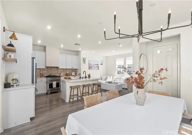 Listing Photo 4 - Condo for sale in building located at 260 Summerville Ln, Palmdale, CA 93551