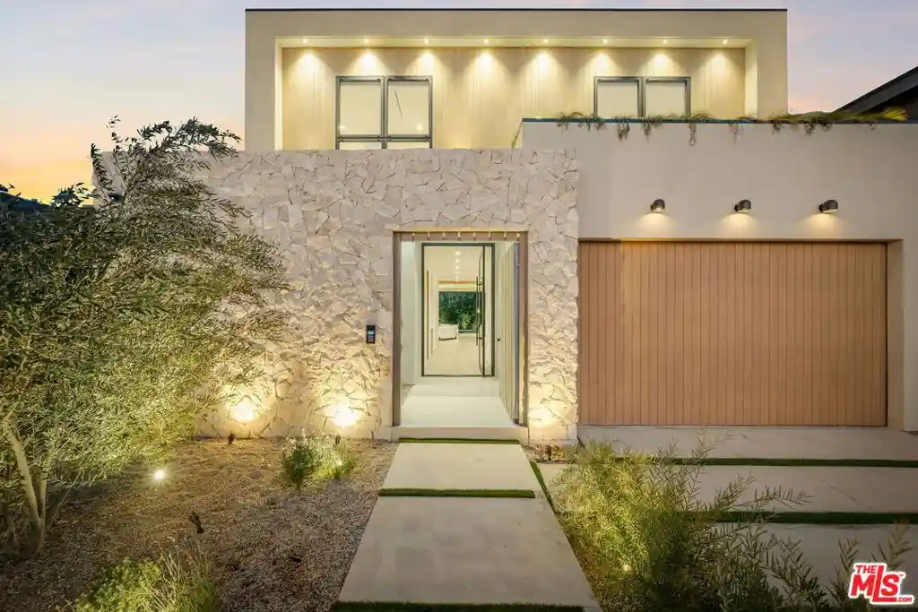Photo 1 of Single family home for sale at 812 N Genesee Ave, Los Angeles, CA 90046 | MLS# 26985731 | Listing updated on 2026-10-27