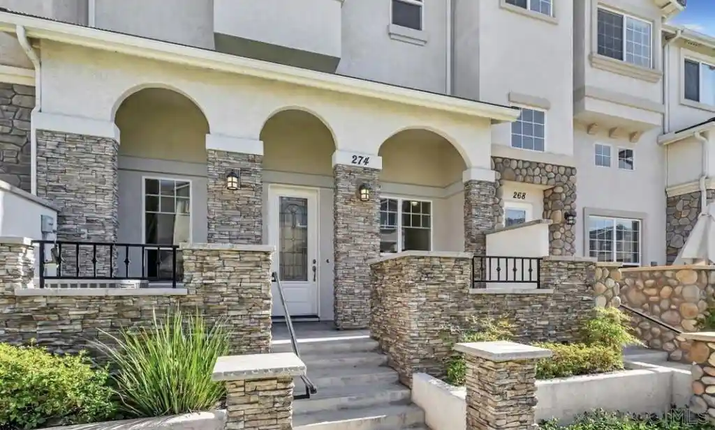 Townhouse for sale at 274 Vermont Ct, El Cajon, CA 92020 | MLS# 260022124SD