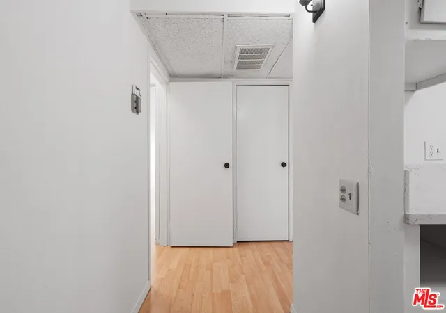 Listing Photo 5 - Condo for sale in building located at 421 S La Fayette Park Pl, Los Angeles, CA 90057 - Unit #711