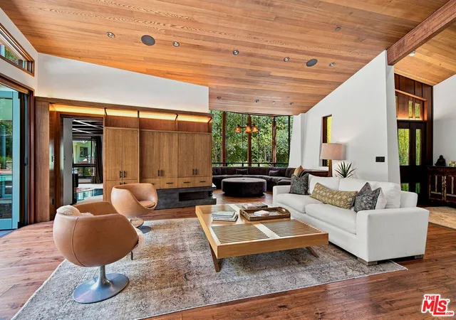 Photo 2 of Mansion for sale at 3851 Kingswood Rd, Sherman Oaks, CA 91403 | MLS# 26985939 | Listing updated on 2026-10-10