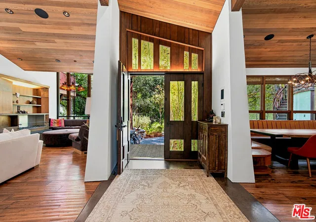 Photo 3 of Mansion for sale at 3851 Kingswood Rd, Sherman Oaks, CA 91403 | MLS# 26985939 | Listing updated on 2026-10-10