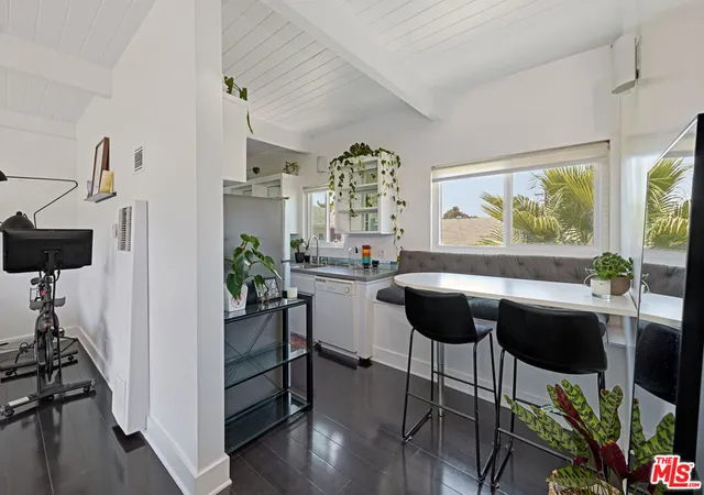 Listing Photo 4 - Condo for sale in building located at 2325 Kansas Ave, Santa Monica, CA 90404 - Unit #9