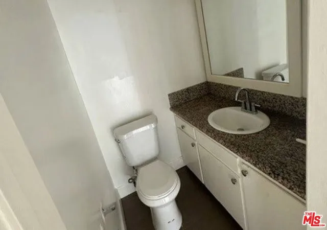 Photo 11 of Sale Pending at 3747 Mentone Ave, Los Angeles, CA 90034 | MLS# 26986369 | Listing updated on 2026-10-05