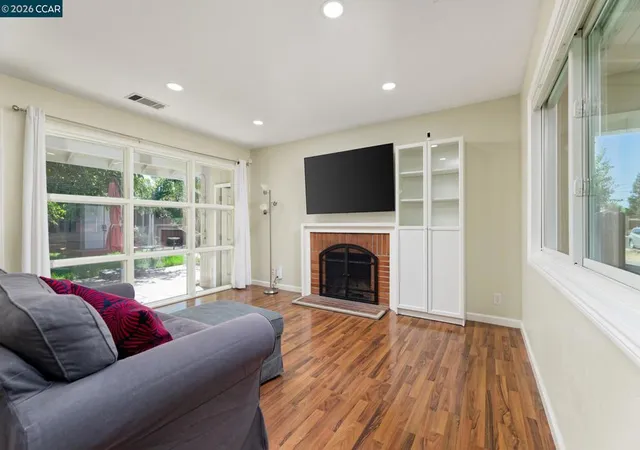 Photo 3 of Sale Pending at 3230 Stanley Ct, Concord, CA 94519 | MLS# 41147709 | Listing updated on 2026-10-07