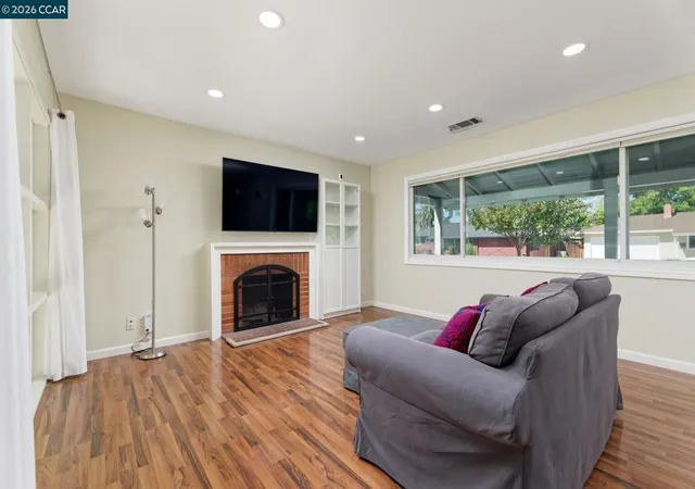 Photo 3 of Sale Pending at 3230 Stanley Ct, Concord, CA 94519 | MLS# 41147709 | Listing updated on 2026-10-07