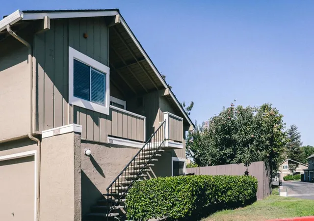 Listing Photo 4 - Condo for sale in building located at 2227 Warfield Wy, San Jose, CA 95122 - Unit #B