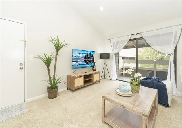 Listing Photo 5 - Condo for sale in building located at 306 Streamwood, Irvine, CA 92620