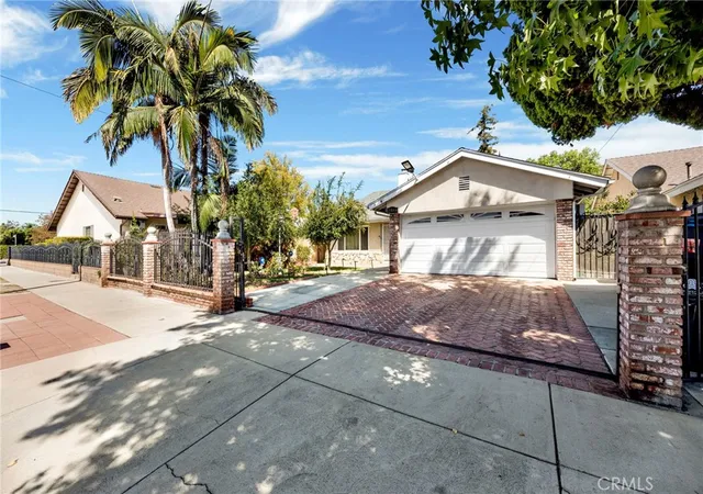 Photo 3 of Single family home for sale at 21049 Community, Canoga Park, CA 91304 | MLS# GD26195922 | Listing updated on 2026-10-03