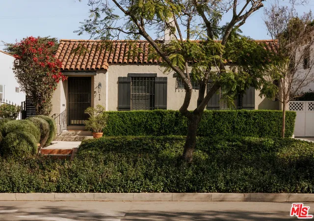 Photo 1 of Single family home for sale at 516 N Bronson Ave, Los Angeles, CA 90004 | MLS# 26915625 | Listing updated on 2026-09-17