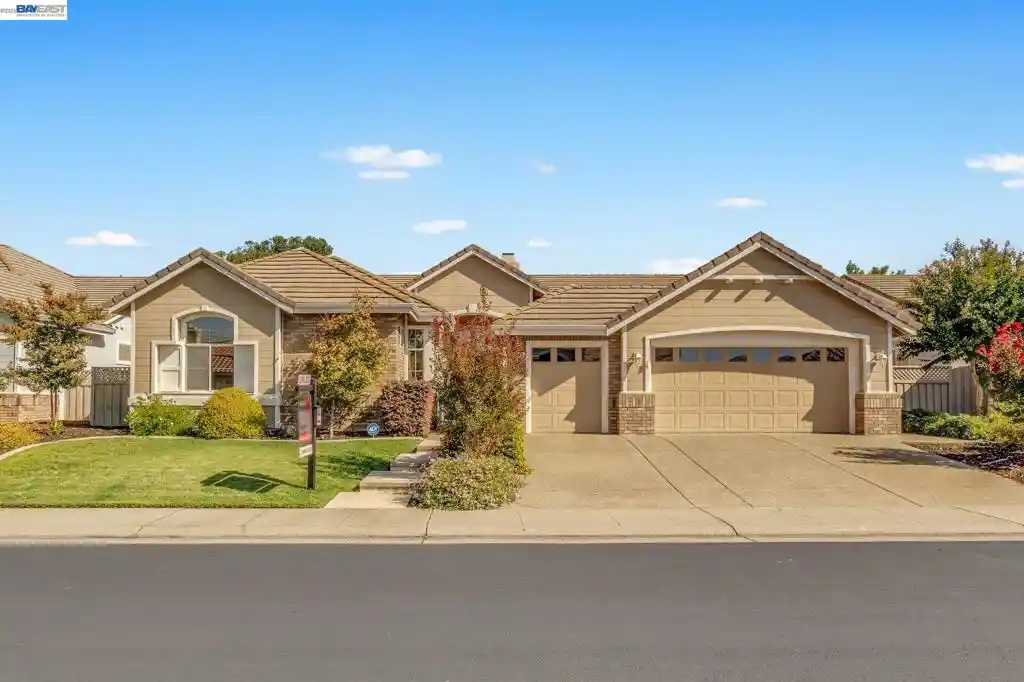 Photo 1 of Single family home for sale at 5040 Green Grv Ln, Roseville, CA 95747 | MLS# 41147725 | Listing updated on 2026-10-19