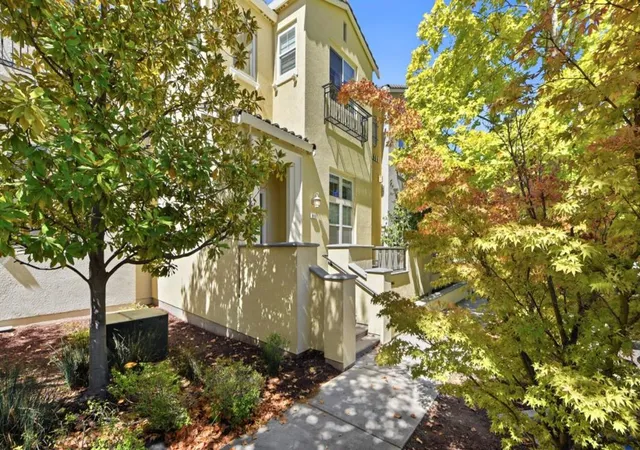 Listing Photo 2 - Condo for sale in building located at 10281 Torre Ave, Cupertino, CA 95014 - Unit #817