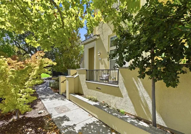 Listing Photo 3 - Condo for sale in building located at 10281 Torre Ave, Cupertino, CA 95014 - Unit #817