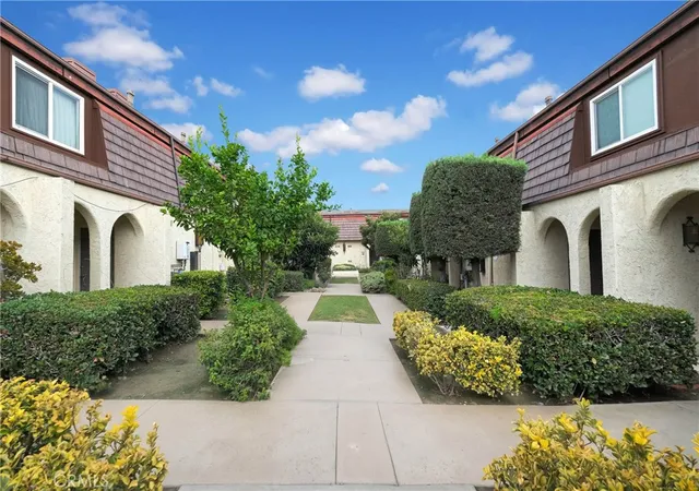 Listing Photo 2 - Condo for sale in building located at 412 N Ynez Ave, Monterey Park, CA 91754 - Unit #L