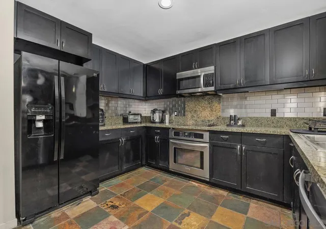 Listing Photo 4 - Condo for sale in building located at 1150 J St, San Diego, CA 92101 - Unit #524