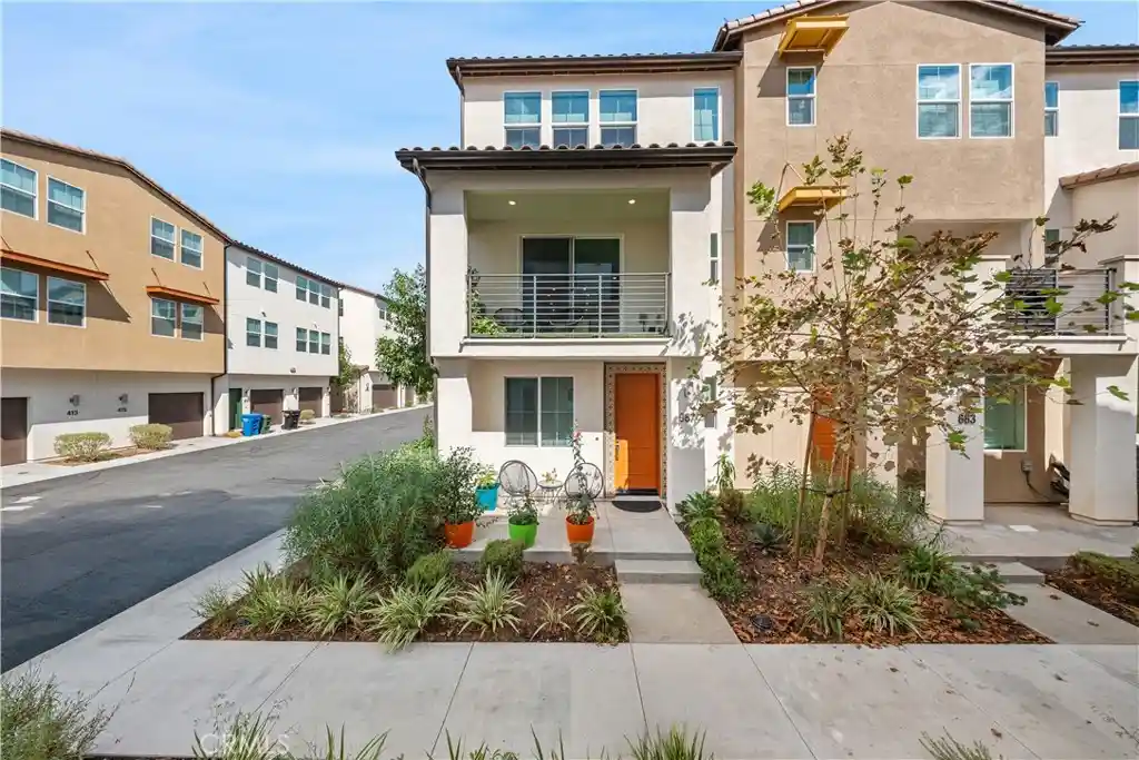 Listing Photo 1 - Condo for sale in 667 Lemon Ln located at 667 Lemon Ln, Covina, CA 91723 - Unit 667 Lemon Ln