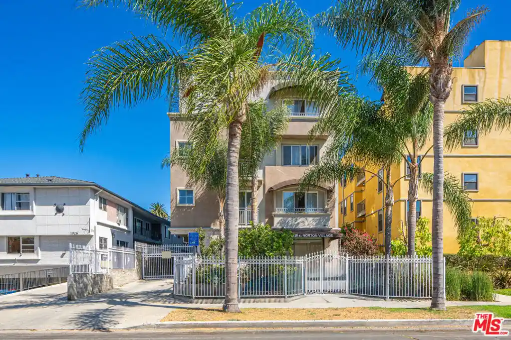 Condo for sale at 1030 S Norton Ave #5, Los Angeles, CA 90019 | MLS# 26986269