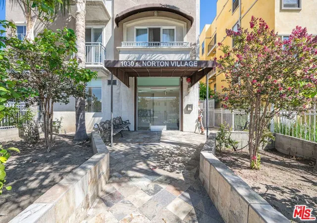 Photo 3 of Condo for sale at 1030 S Norton Ave #5, Los Angeles, CA 90019 | MLS# 26986269 | Listing updated on 2026-10-01