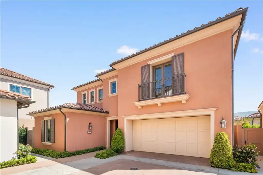 Listing Photo 1 - Condo for sale in 117 Donati located at 117 Donati, Irvine, CA 92602 - Unit 117 Donati