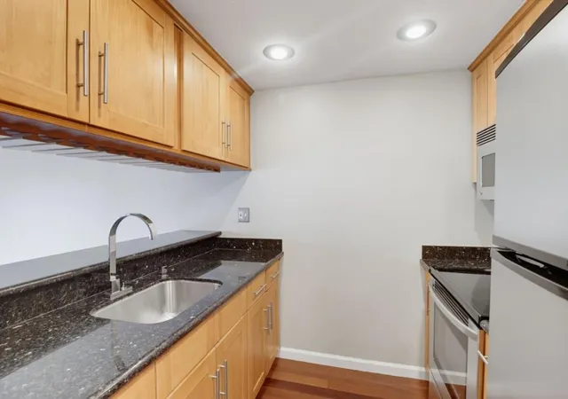 Listing Photo 5 - Condo for sale in building located at 707 Fathom Dr, San Mateo, CA 94404 - Unit #208