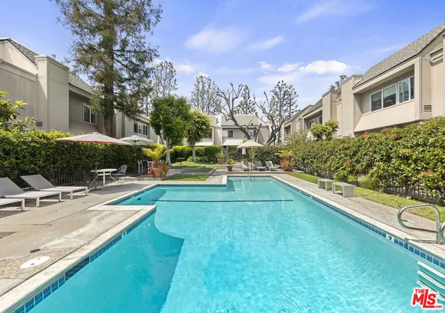 Photo 2 of Condo for sale at 2520 Arizona Ave #8, Santa Monica, CA 90404 | MLS# 26986399 | Listing updated on 2026-09-29