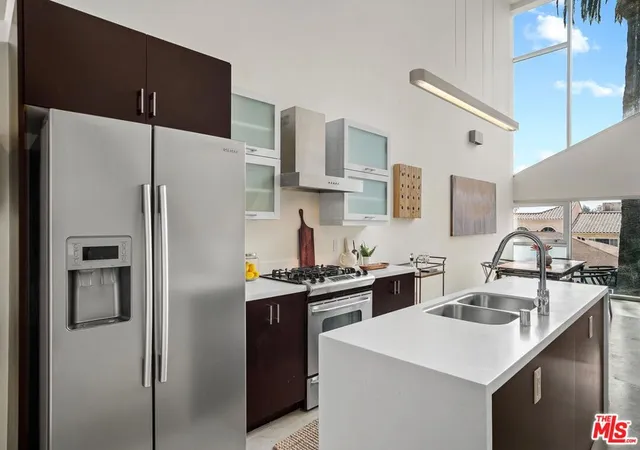 Listing Photo 5 - Condo for sale in WA Lofts located at 803 Wilcox Ave, Los Angeles, CA 90038 - Unit #10