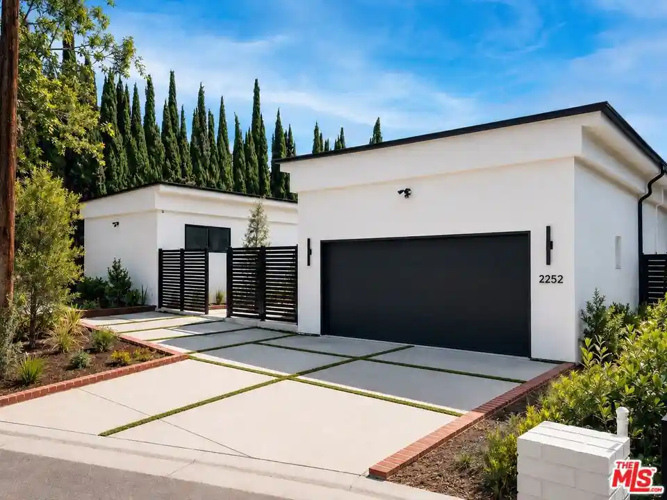 Photo 1 of Single family home for sale at 2252 Gloaming Way, Beverly Hills, CA 90210 | MLS# 26873997 | Listing updated on 2026-10-28