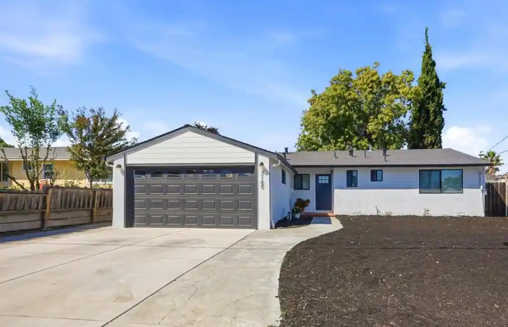 Photo 1 of Sale Pending at 3165 Fitzpatrick Dr, Concord, CA 94519 | MLS# ML82060710 | Listing updated on 2026-10-15