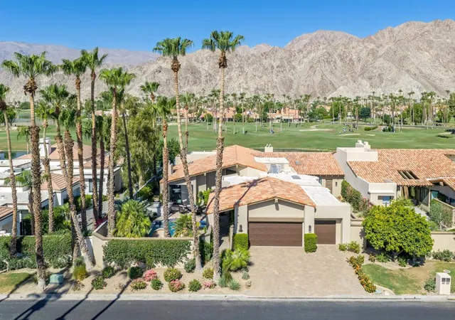 Photo 4 of Condo for sale at 55435 Oak Hl, La Quinta, CA 92253 | MLS# 219152510DA | Listing updated on 2026-10-02