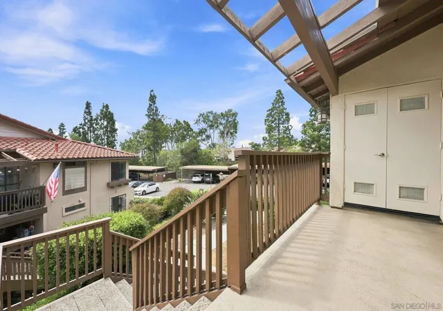 Listing Photo 4 - Condo for sale in building located at 12655 Camino Mira Del Mar, San Diego, CA 92130 - Unit #232
