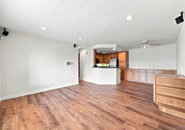 Listing Photo 5 - Condo for sale in building located at 12655 Camino Mira Del Mar, San Diego, CA 92130 - Unit #232