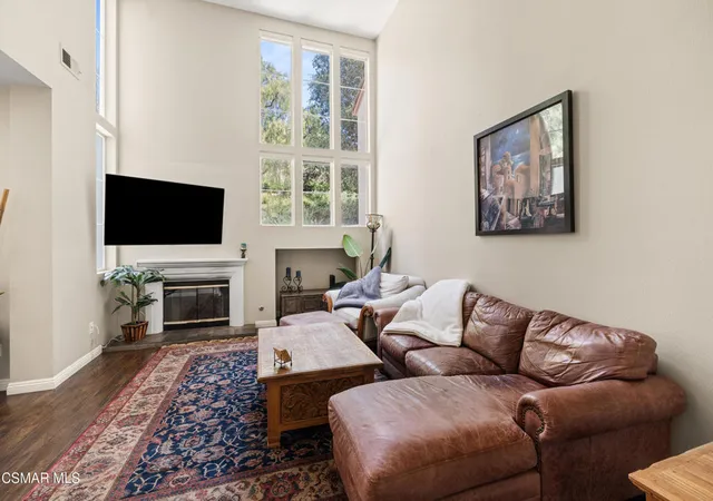 Listing Photo 4 - Condo for sale in building located at 510 Sonata Wy, Simi Valley, CA 93065 - Unit #B