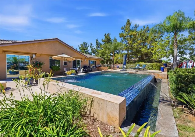 Photo 4 of Single family home for sale at 1637 Monte Mar, Corona, CA 92881 | MLS# CV26198279 | Listing updated on 2026-10-08