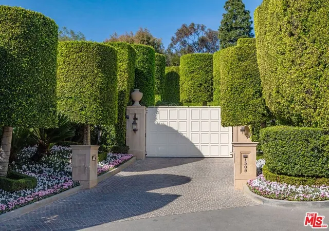 Photo 4 of Single family home for sale at 1309 Davies Dr, Beverly Hills, CA 90210 | MLS# 26986659 | Listing updated on 2026-09-23
