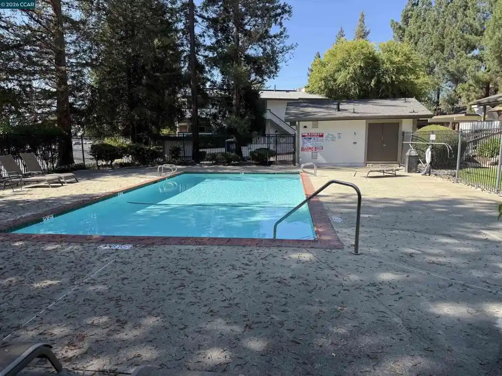 Listing Photo 18 - Condo for sale in 5425 Concord Blvd located at 5425 Concord Blvd, Concord, CA 94521 - Unit #E4