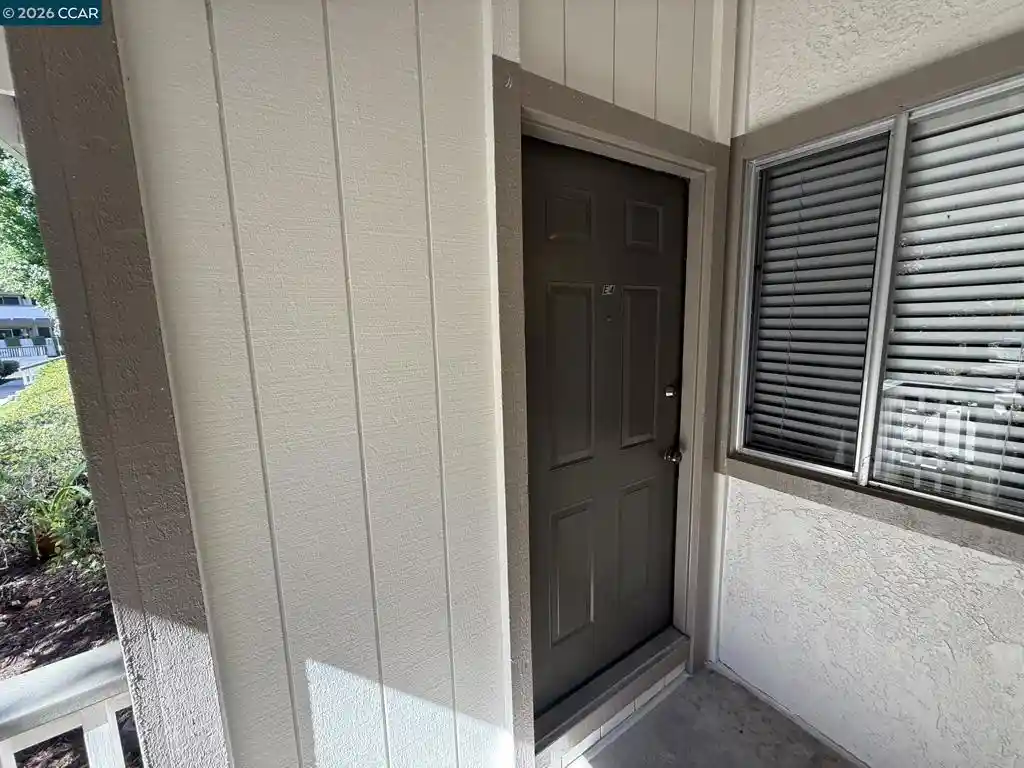 Listing Photo 2 - Condo for sale in 5425 Concord Blvd located at 5425 Concord Blvd, Concord, CA 94521 - Unit #E4