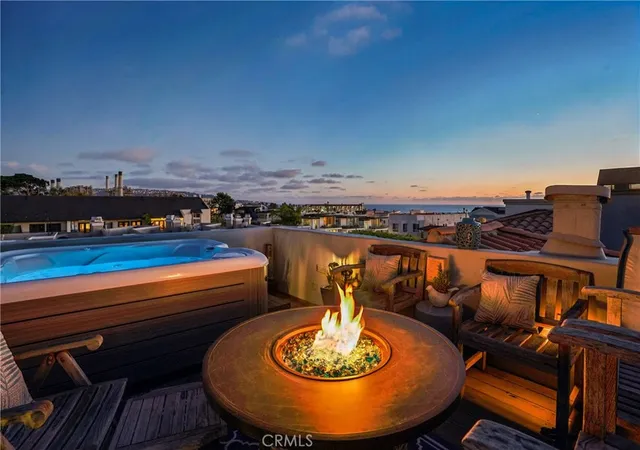Townhouse for sale at 227 Culper Ct, Hermosa Beach, CA 90254 | MLS# SB26191417