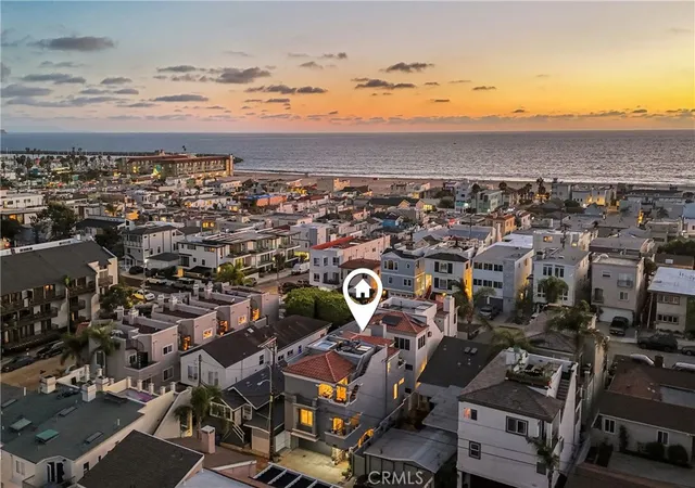 Photo 2 of Townhouse for sale at 227 Culper Ct, Hermosa Beach, CA 90254 | MLS# SB26191417 | Listing updated on 2026-10-10