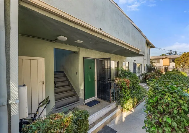 Photo 3 of House for sale at 13520 Rye, Sherman Oaks, CA 91423 | MLS# GD26198579 | Listing updated on 2026-09-10