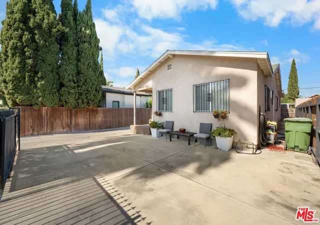 Photo 2 of Single family home for sale at 1245 S Muirfield Rd, Los Angeles, CA 90019 | MLS# 26986771 | Listing updated on 2026-09-18