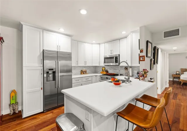 Listing Photo 1 - Condo for sale in building located at 3860 Amberly Dr, Inglewood, CA 90305 - Unit #F