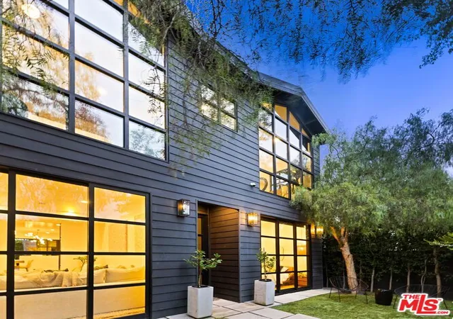 Photo 3 of Sale Pending at 3024 Stanford Ave, Marina Del Rey, CA 90292 | MLS# 26986763 | Listing updated on 2026-10-07