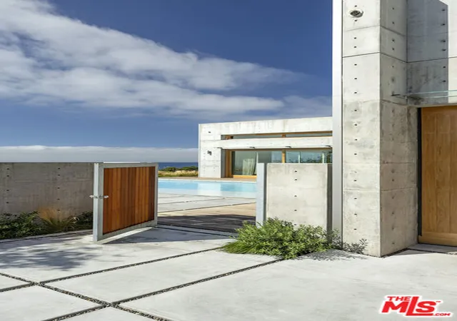 Photo 2 of Single family home for sale at 24689 Pacific Coast Hwy, Malibu, CA 90265 | MLS# 26986817 | Listing updated on 2026-09-18