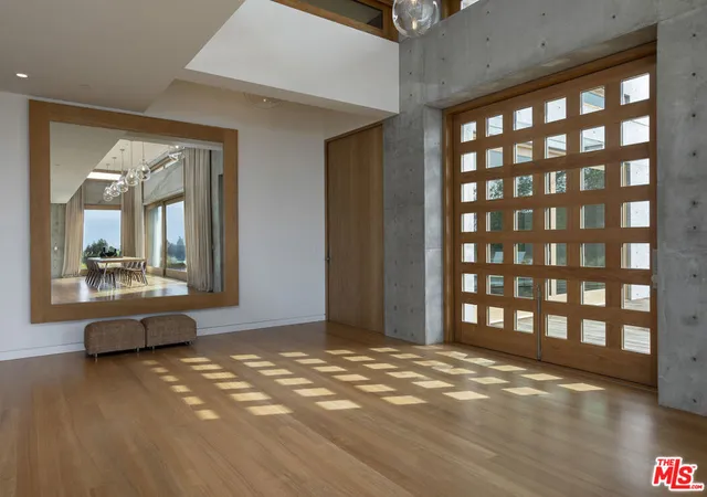 Photo 4 of Single family home for sale at 24689 Pacific Coast Hwy, Malibu, CA 90265 | MLS# 26986817 | Listing updated on 2026-09-18