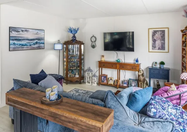 Photo 3 of Manufactured home for sale at 1555 Merrill St #176, Santa Cruz, CA 95062 | MLS# ML82058543 | Listing updated on 2026-10-10