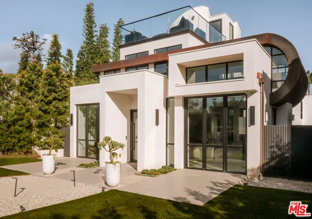 Photo 2 of Single family home for sale at 218 Alta Ave, Santa Monica, CA 90402 | MLS# 26969897 | Listing updated on 2026-10-02
