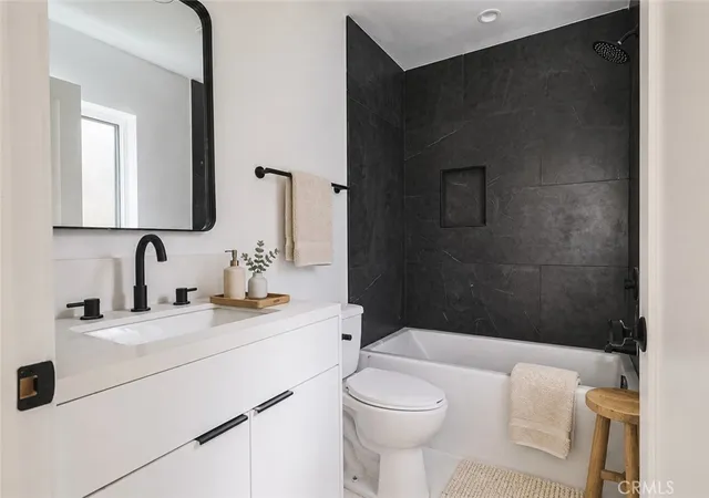 Photo 4 of House for sale at 11810 Gilmore, North Hollywood, CA 91606 | MLS# BB26198714 | Listing updated on 2026-09-13