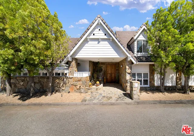 Photo 2 of Mansion for sale at 2312 Kimridge Rd, Beverly Hills, CA 90210 | MLS# 26985715 | Listing updated on 2026-10-09